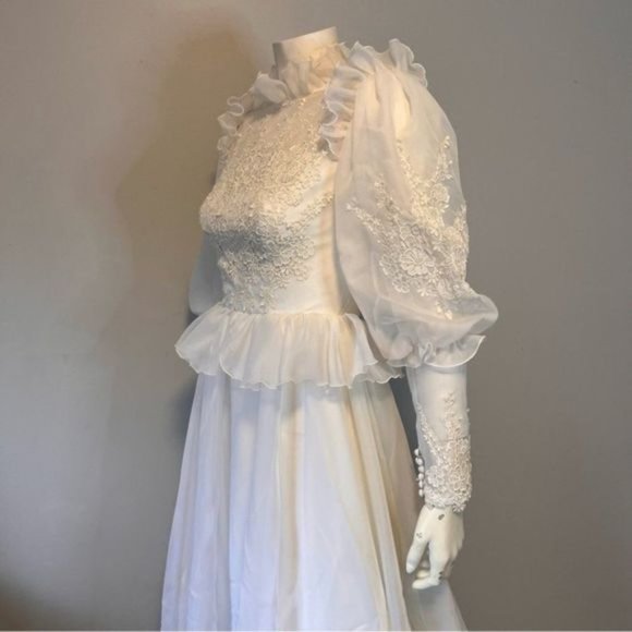 Vintage 1980s Long Puff Sleeve Alencon Lace Frill Waist Wedding Gown Size XXS - Picture 14 of 14